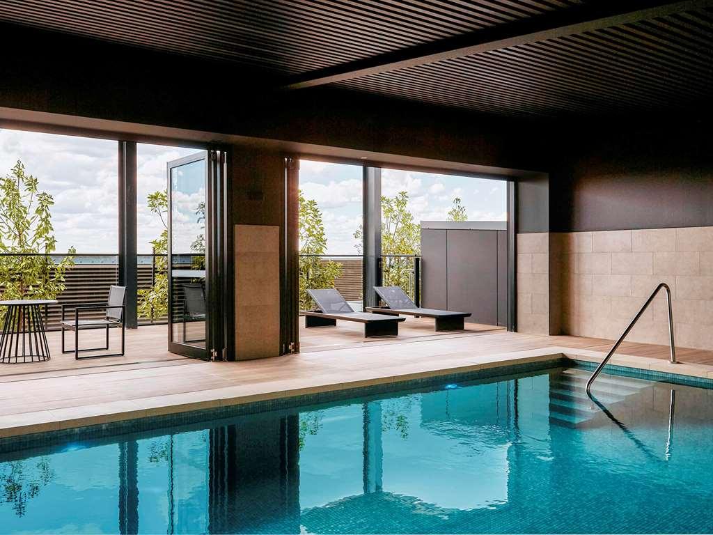 Mercure Melbourne Hotel 4*